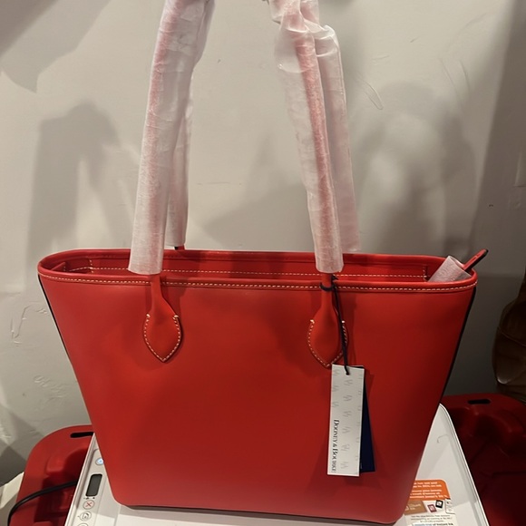 👠👛 Dooney & Burke GIVEAWAY 🍫🎁 For 12/16/24 - Picture 3 of 4